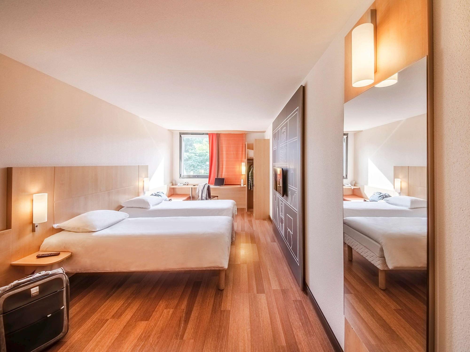 Hotel Ibis Sarlat Centre Esterno foto