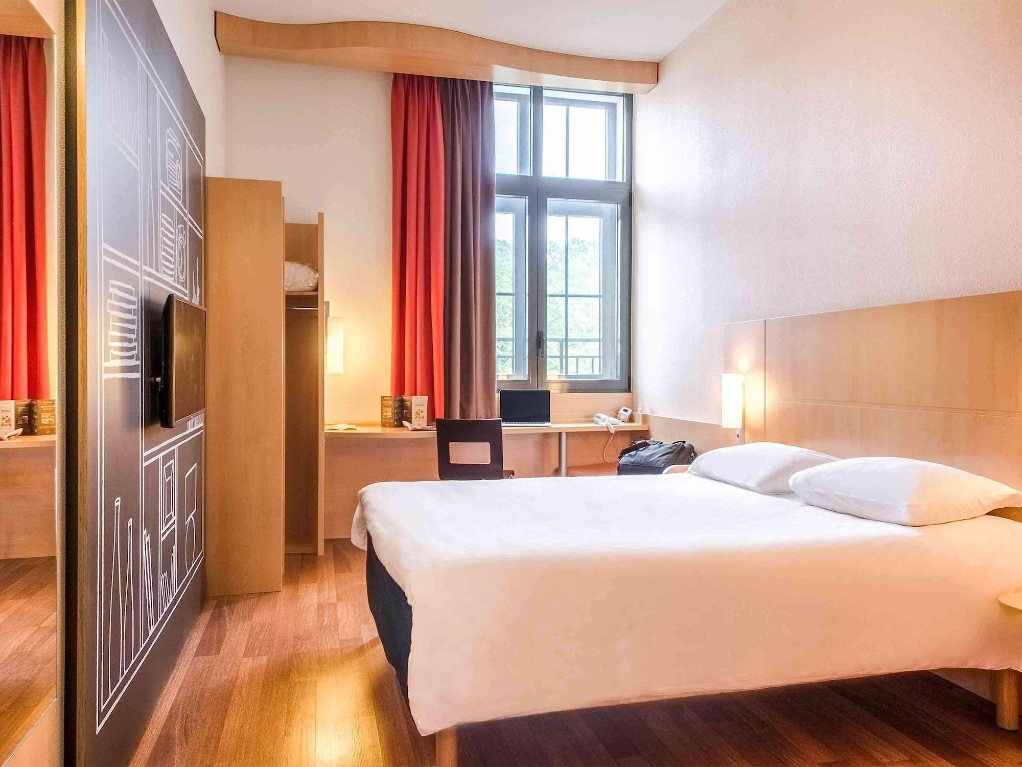 Hotel Ibis Sarlat Centre Esterno foto