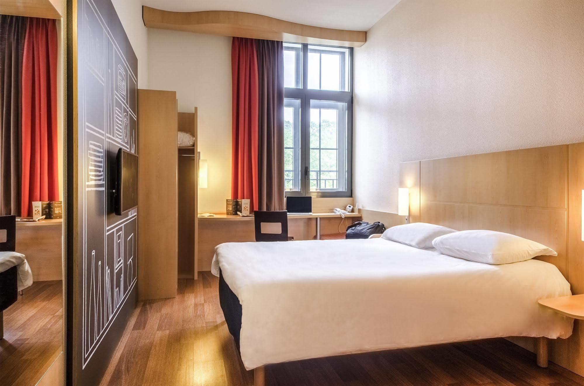 Hotel Ibis Sarlat Centre Esterno foto